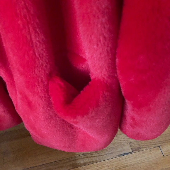 Sisttke red faux fur jacket. So soft. - Picture 3 of 4